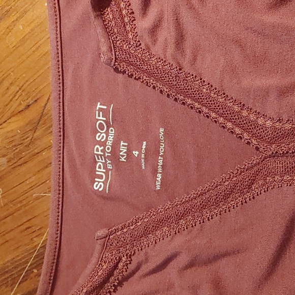 Torrid 4 super soft top sheer sleeve - Picture 3 of 5